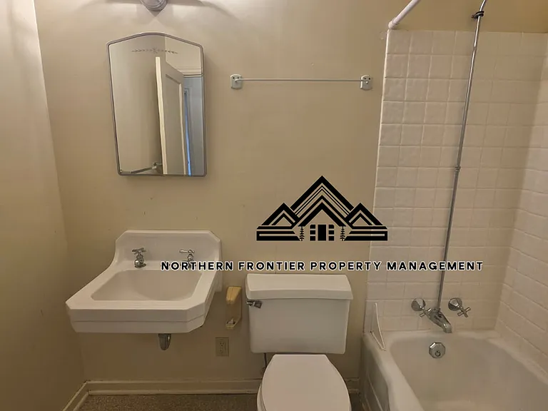 516 E Pine St — Photo 9