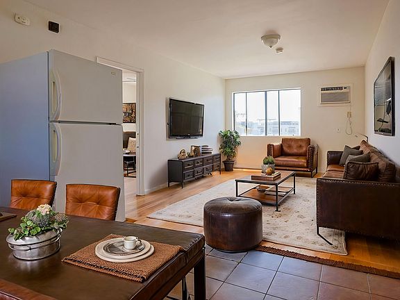 4th image of 1818 N Gramercy Pl #406