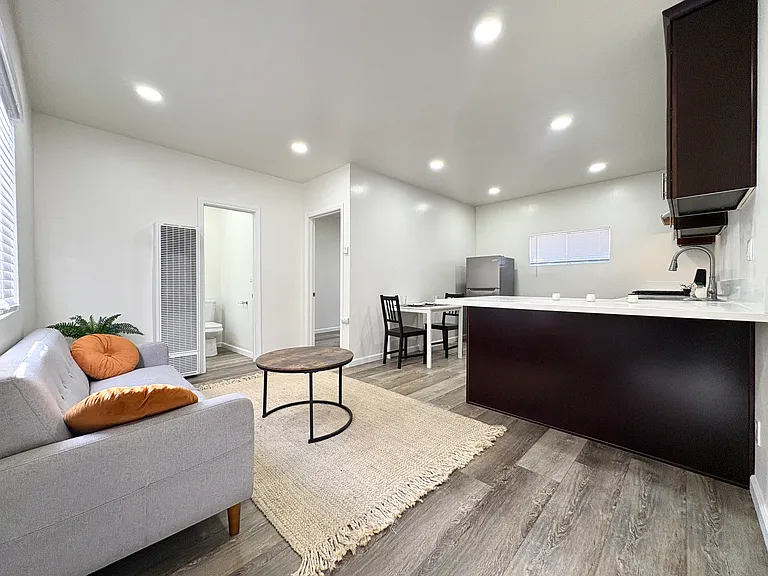 1770 Gaviota Ave #17 — Photo 2