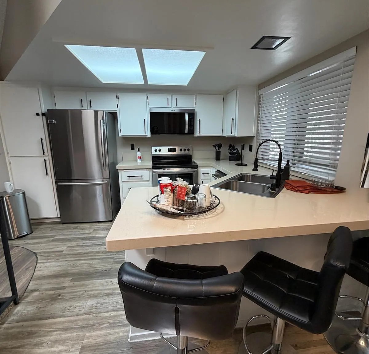 2 bed, 1042 sqft, $1,750 — Photo 1