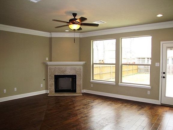 5th image of 2476 Newark Cir