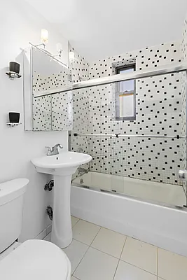 Sold by Thomas Lipovetsky, LREB | media 7