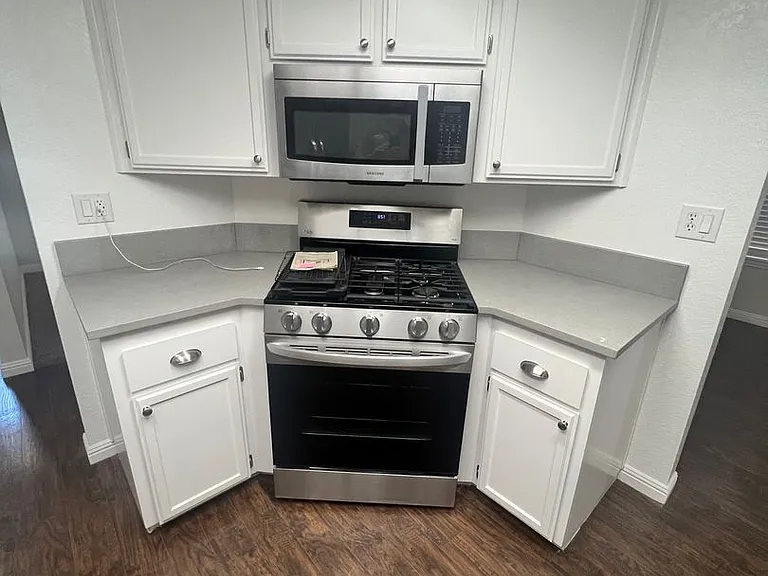 561 Amanda Ct — Photo 7