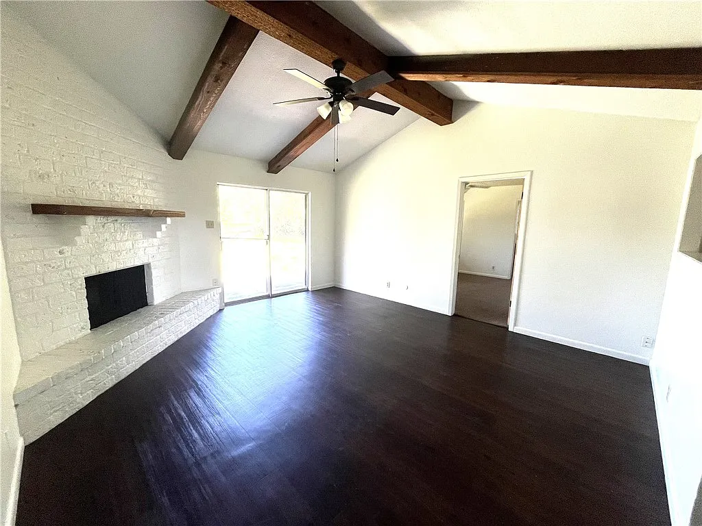 3 bed, 2.0 bath, 1183 sqft, $1,550 — Photo 2