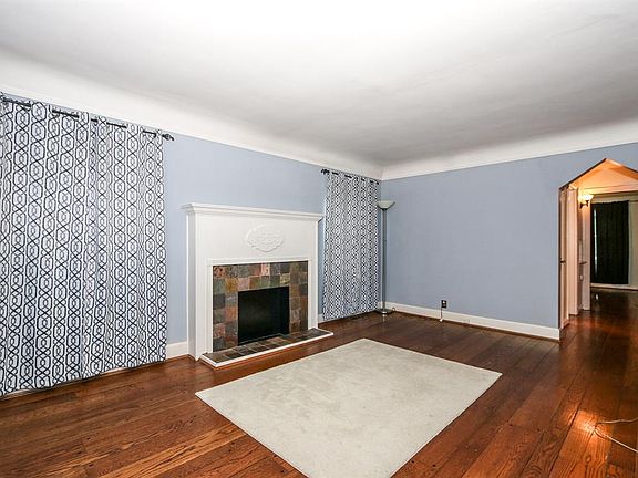 3rd image of 5746 Glengate Ln