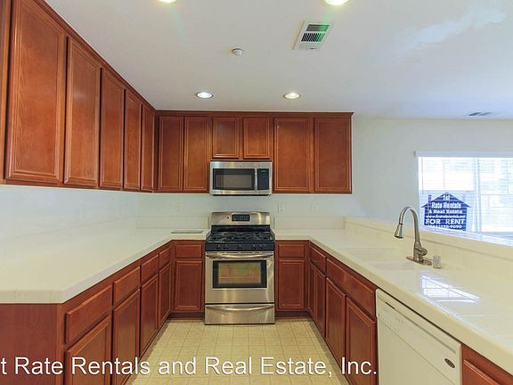 4th image of 25836 Iris Ave Unit B