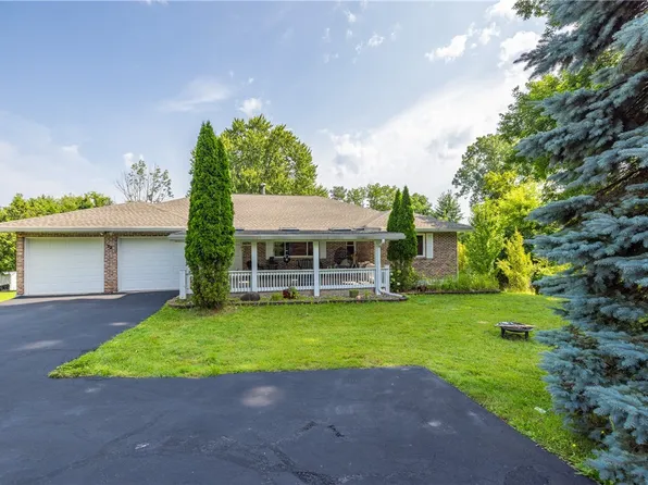 72 Locust Hill Dr, Rochester, NY 14618