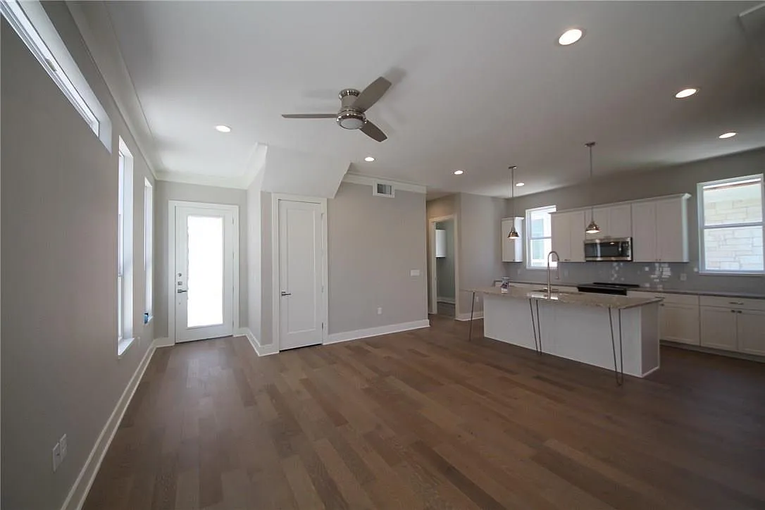 3 bed, 2.5 bath, 2035 sqft, $2,450 — Photo 2