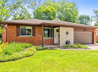 21934 Ontaga St, Farmington, MI 48336