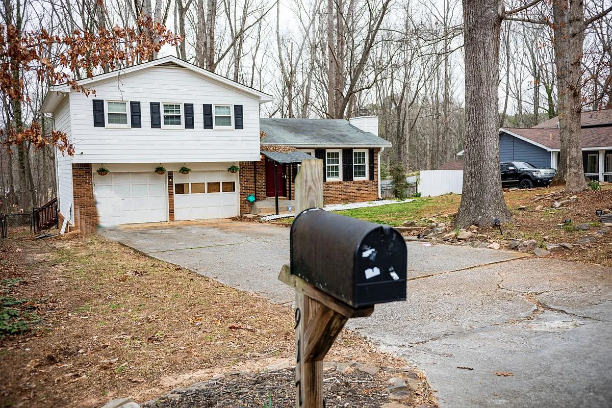 3 bed, 2.0 bath, 1750 sqft, $1,995 — Photo 1
