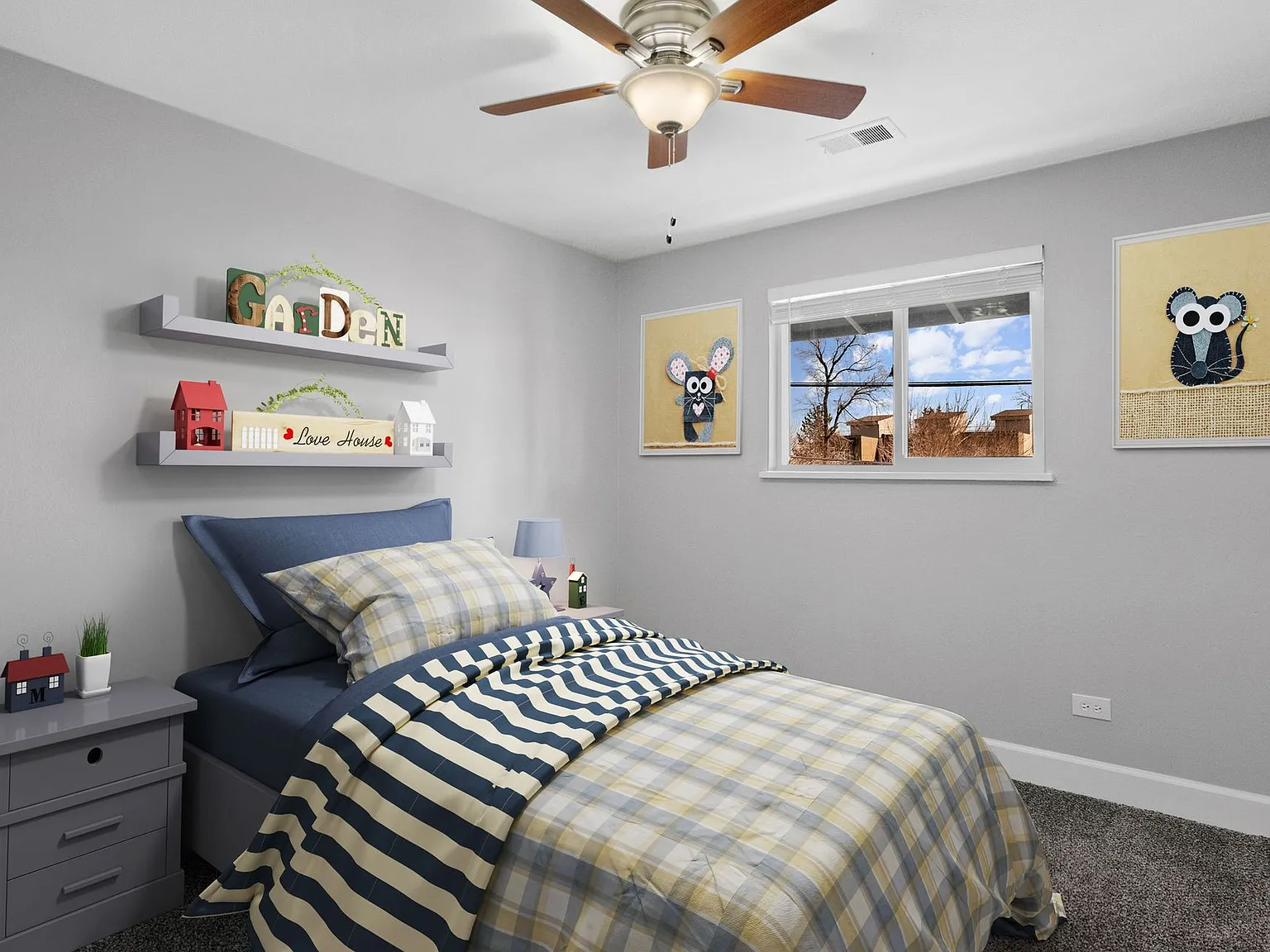 Beautiful Remodeled Apartments - includes washer/dryer Must See! — Photo 3