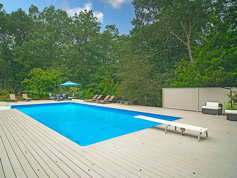 Lakewood Ln — Photo 15
