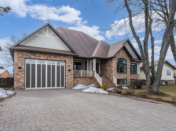 977 Woodbine Rd, Kingston, ON K7P 2X5