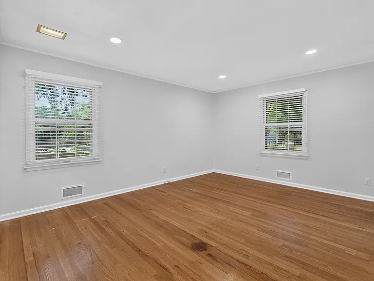 2313 W 71st St — Photo 19