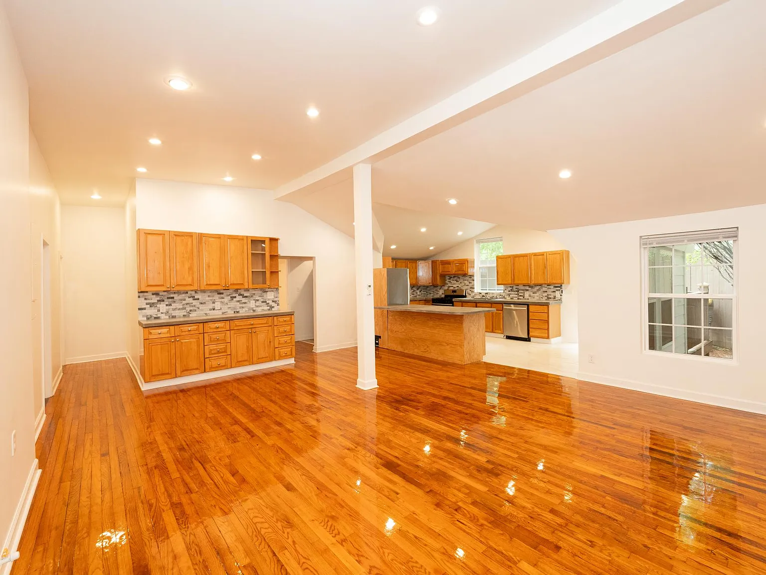 1270 Kendrick Rd NE — Photo 2