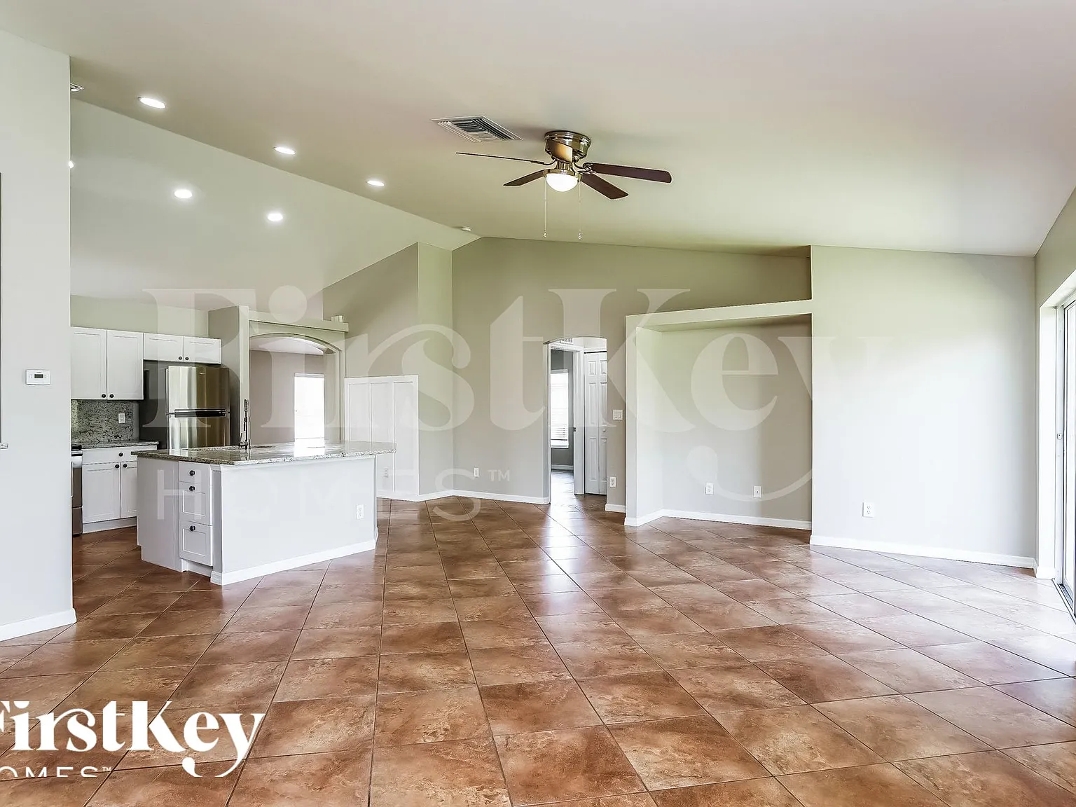3 bed, 2.0 bath, 1993 sqft, $2,015 — Photo 3