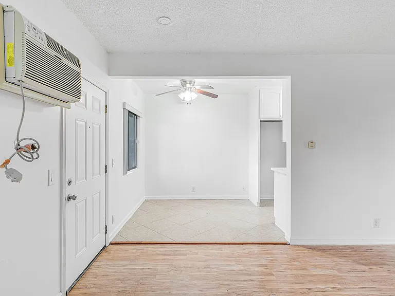 5923 Carlton Way — Photo 4
