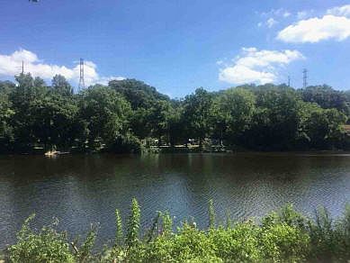 2nd image of 200 River Rd