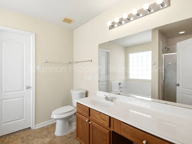 526 Remington Lodge Ct — Photo 32