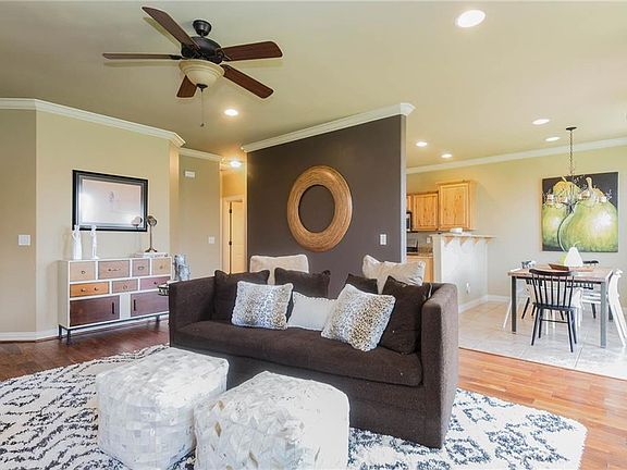 5th image of 306 W Hayden Blvd