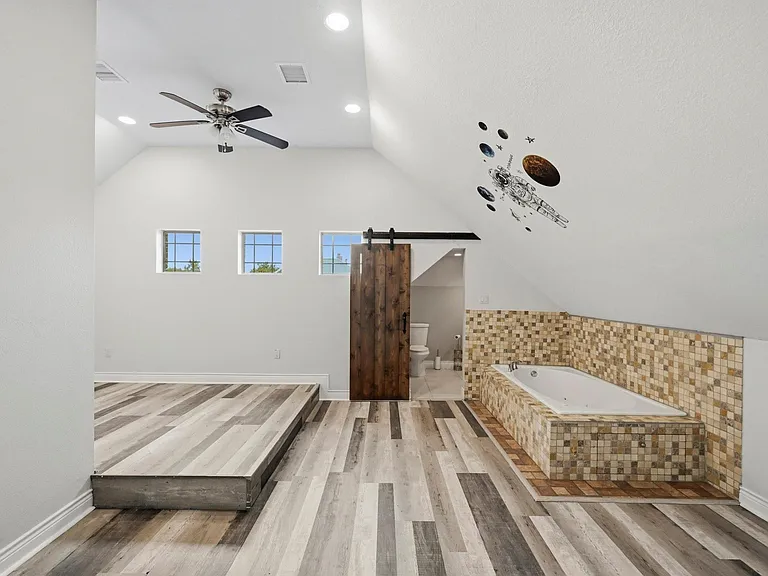2019 Wild Peregrine Cir — Photo 33