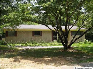 1202 Glendale Dr, Albertville, AL 35950
