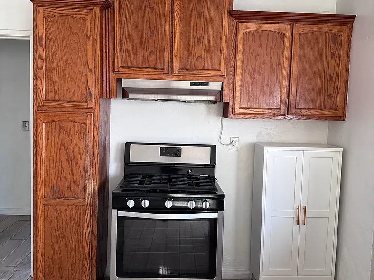 2770 1/2 Glenwood Pl — Photo 7