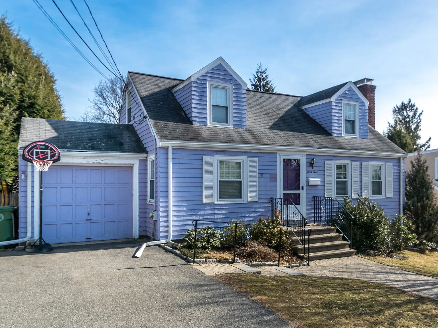 3 bed, 1.5 bath, 1332 sqft, $3,000 — Photo 1