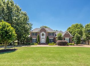 57 White Plains Dr, Jackson, TN 38305