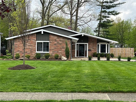 2nd image of 26139 Redwood Dr