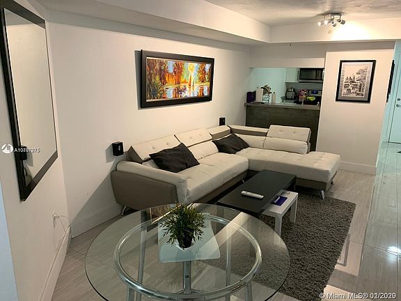 2nd image of 102 SW 6th Ave APT 206