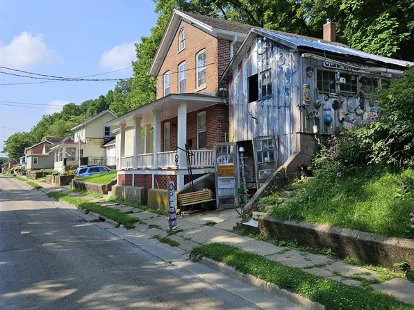 700 Dewey Ave, Galena, IL 61036