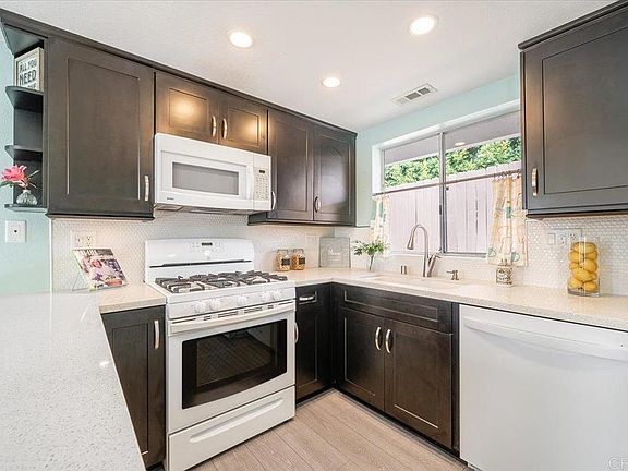 3rd image of 1320 Palomar Pl