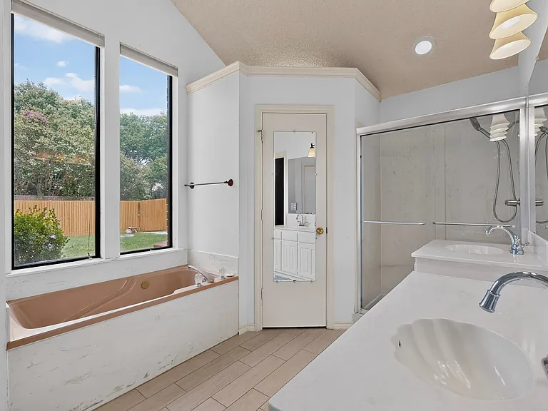 1207 Mistywood Ln — Photo 22