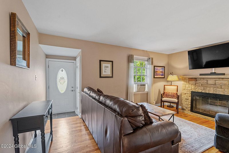 3rd image of 117 Marjorie Drive