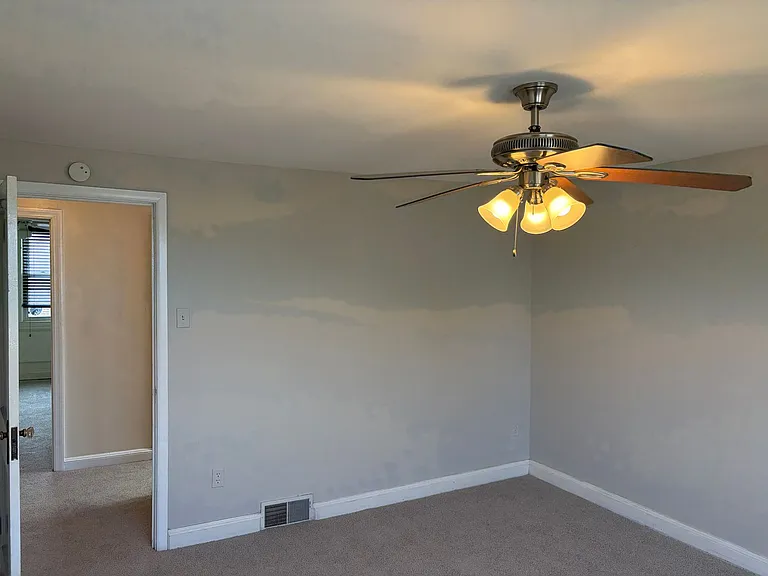 139 W Madison Ave — Photo 12