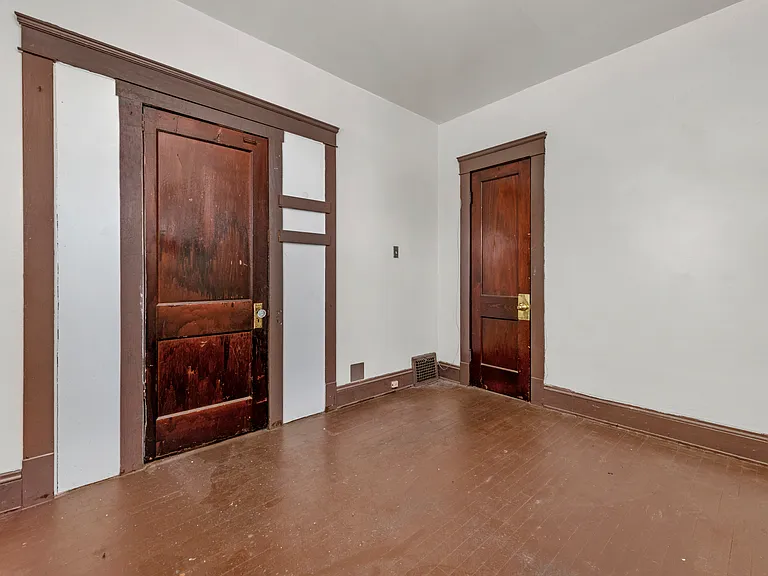 2828 E 125th St #D — Photo 15