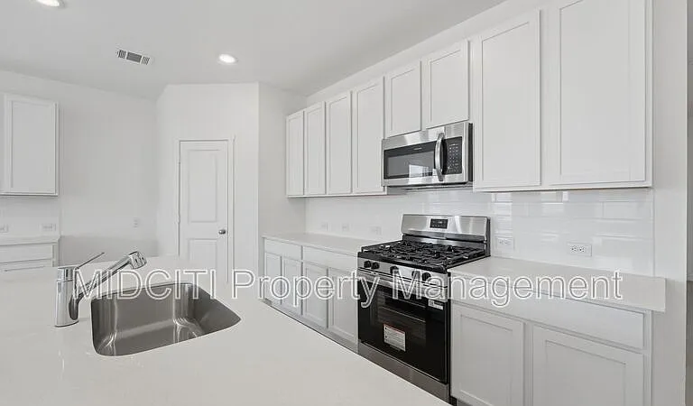 1304 Apron Trl — Photo 4