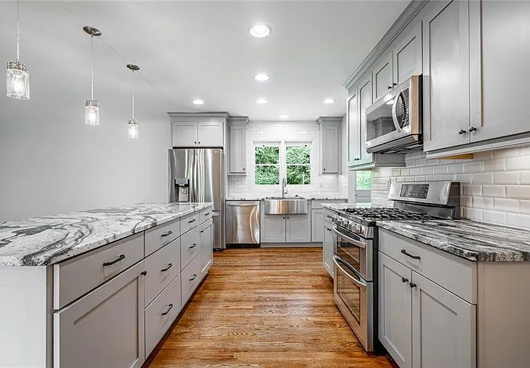 2470 Landeau Cir — Photo 8
