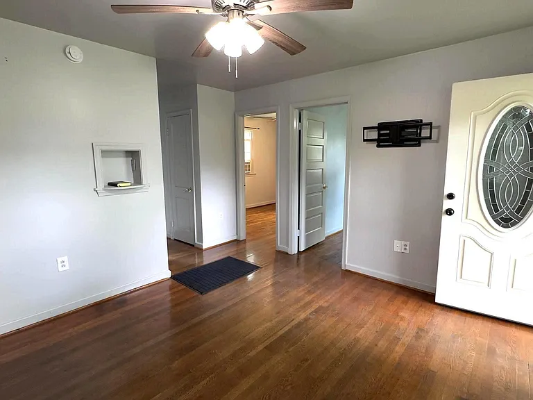44 S Woodlawn Ave — Photo 9