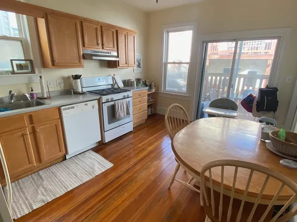 440 E 6th St #3, Boston, MA 02127