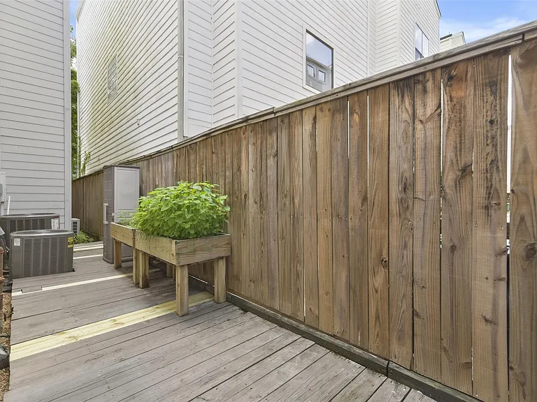 901 Roy St — Photo 29