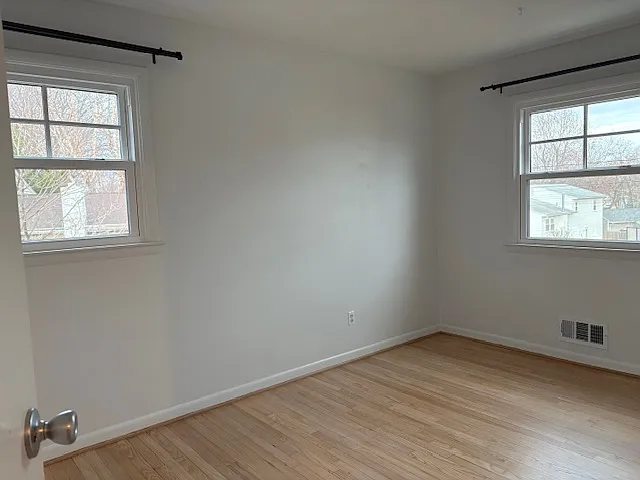 Bedroom roughly 10x11