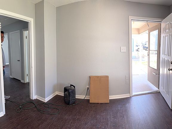 3rd image of 5009 Sandage Ave