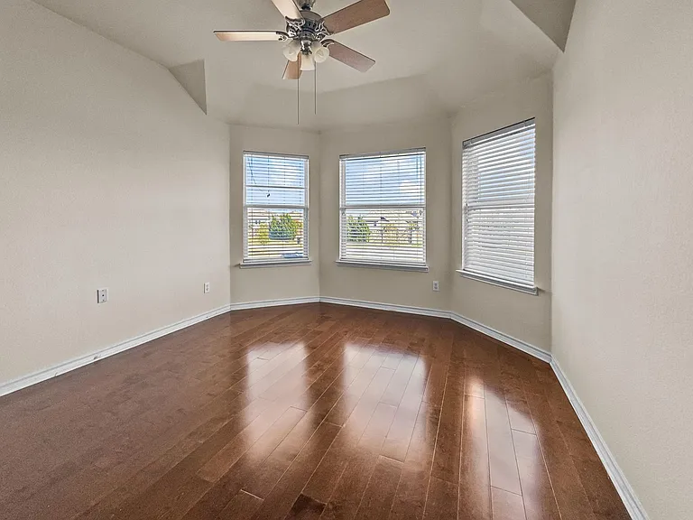 5530 Greensboro Dr — Photo 14