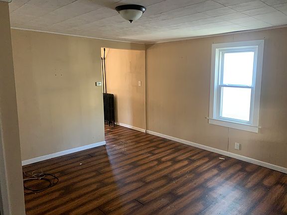 5th image of 418 Cedar St