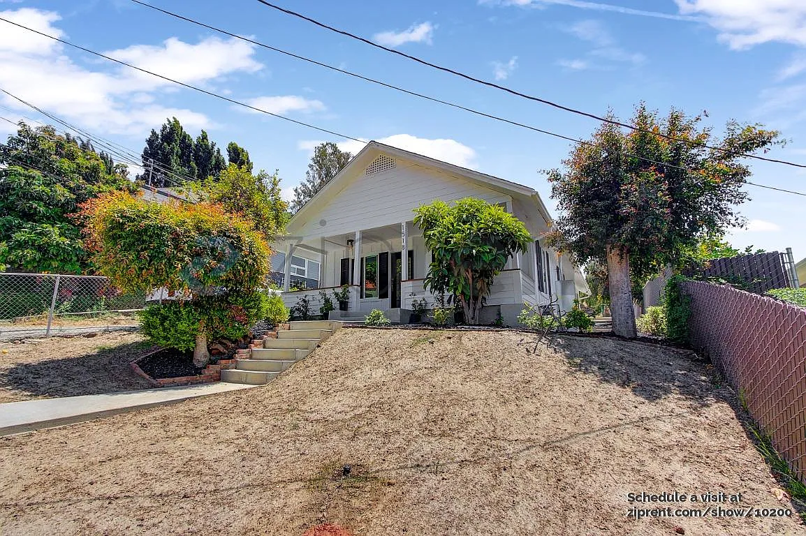 3 bed, 1100 sqft, $5,500 — Photo 2