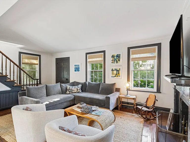 20 Quogue St — Photo 13