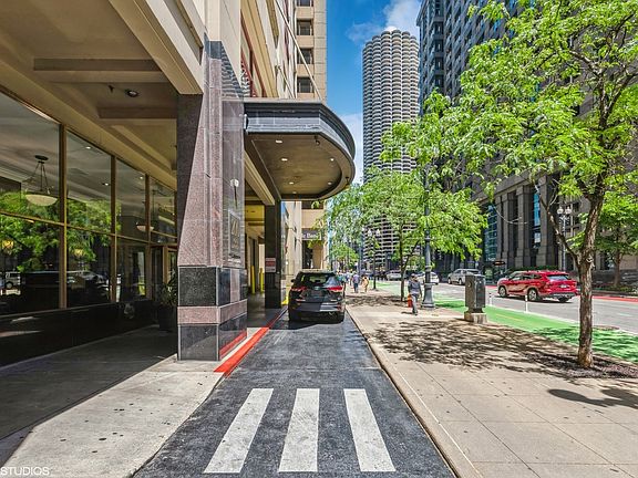 4th image of 200 N Dearborn St Unit 1106