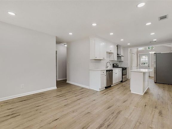 4th image of 1816 Lee St